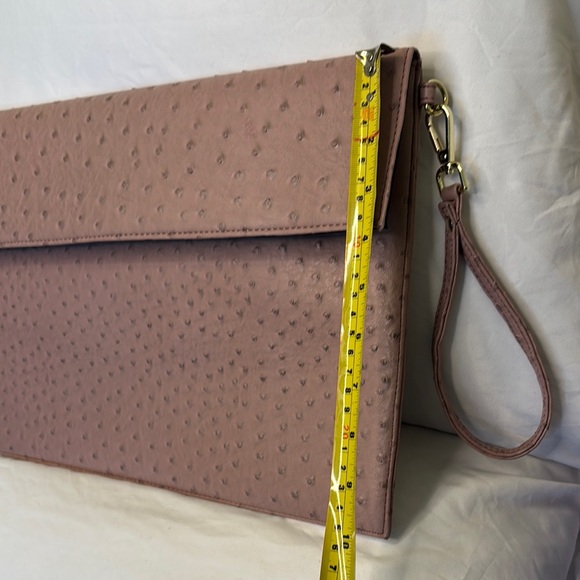 Beautiful Light Mauve (ostrich) Textured Leather Clutch with snaps and Wristlet - Picture 7 of 7